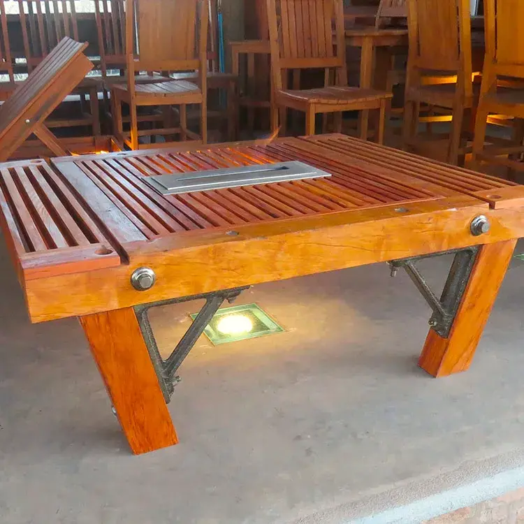 Mesa de centro em peroba rosa com lareira ecológica e cooler integrado, dimensões 1,00m x 0,80m x 40cm.